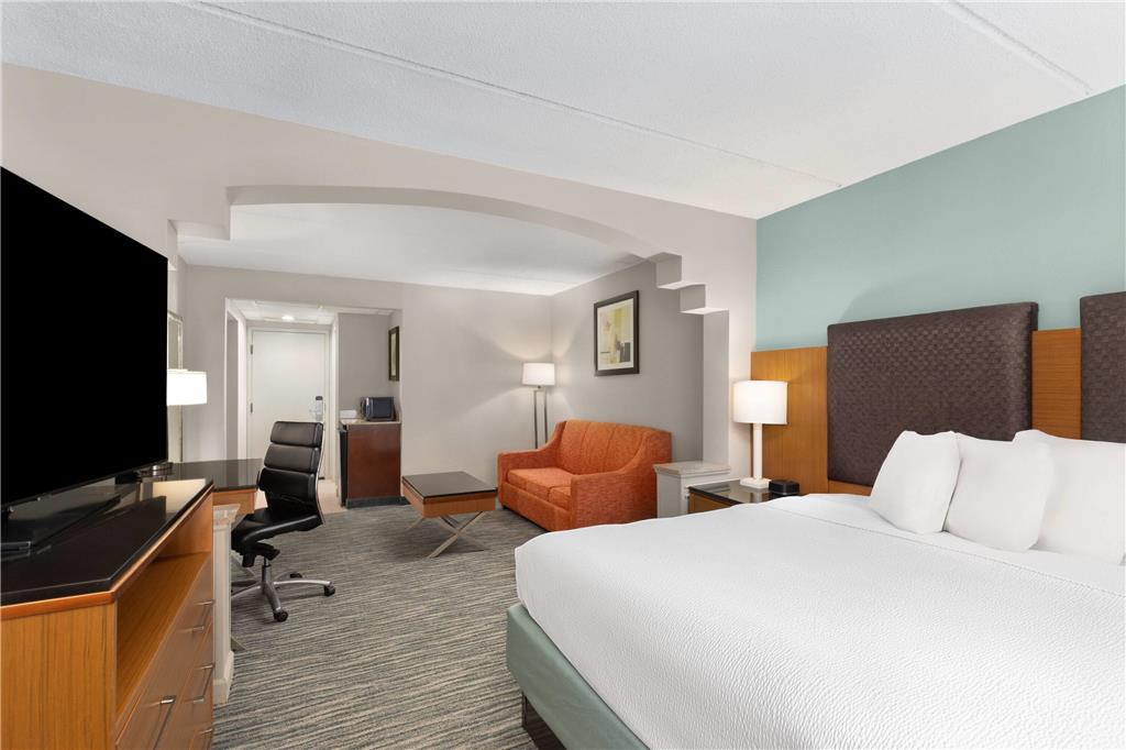 Wingate by Wyndham Greensboro Coliseum - photo 13