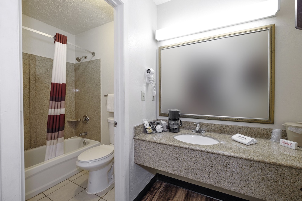 Red Roof Inn Edgewood - photo 20