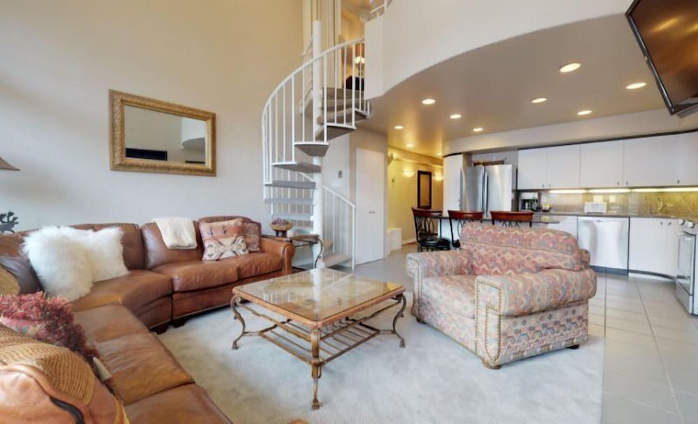 3 Bedroom Condo at Boutique Resort With Hot Tub Access and Within Walking Distance to the Eagle Bahn Gondola - photo 6