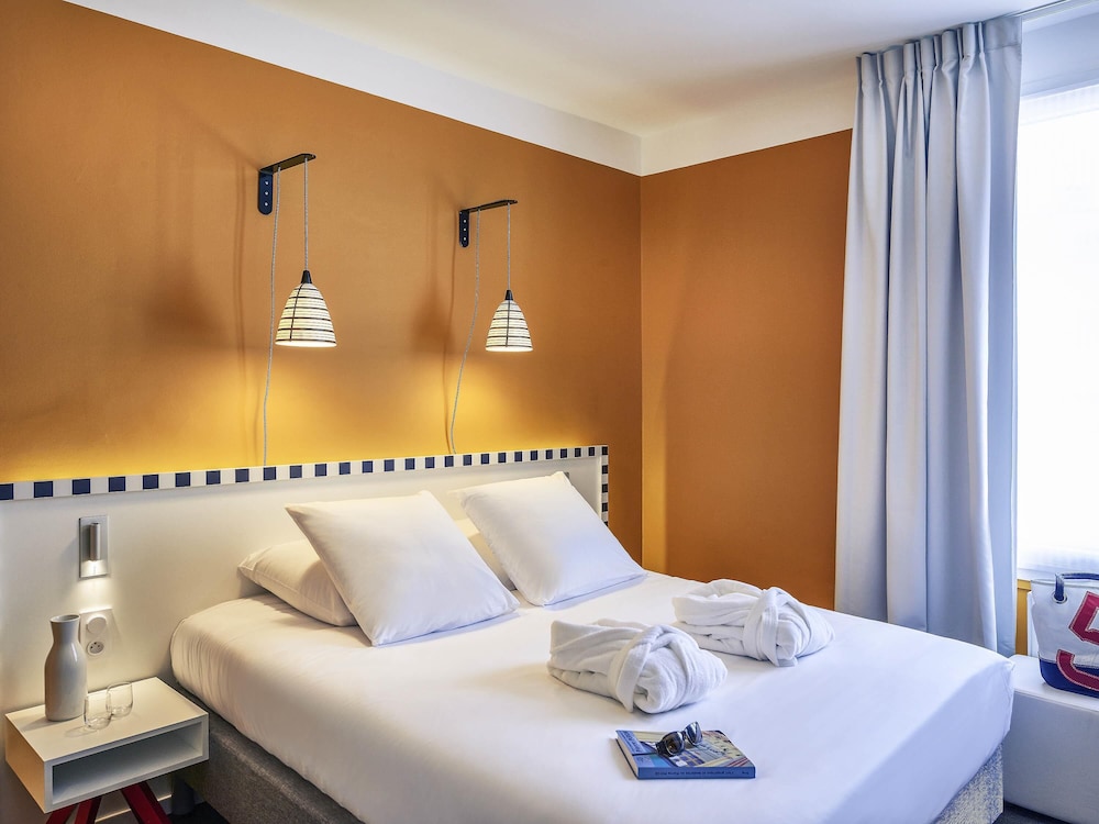 Hotel Mercure Brest Centre Les Voyageurs — 4-Star Luxury Hotel in Brest, France