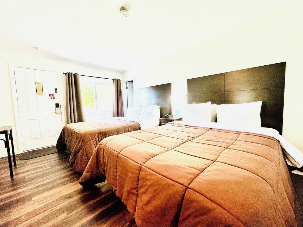 Blue Spruce Motel & Townhouses - photo 10