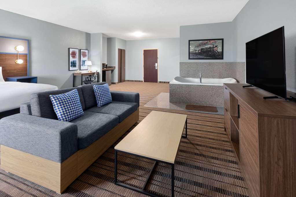 AmericInn by Wyndham Grinnell - photo 27