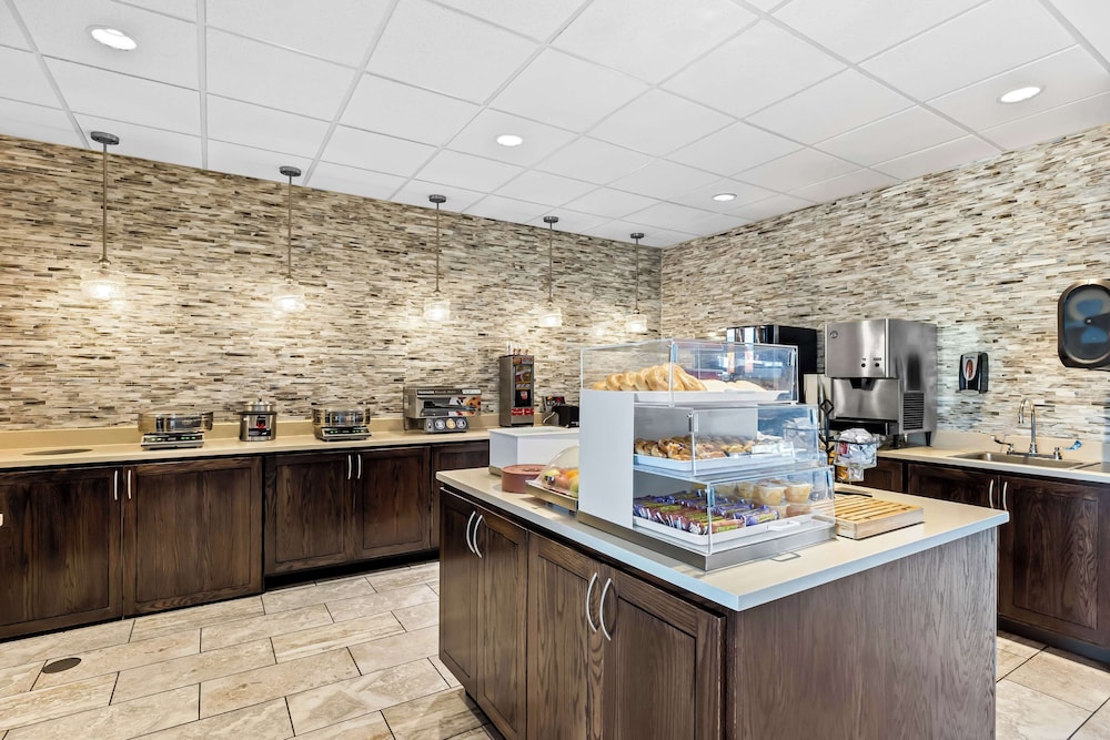 Best Western Plus Bolivar Hotel & Suites - photo 36