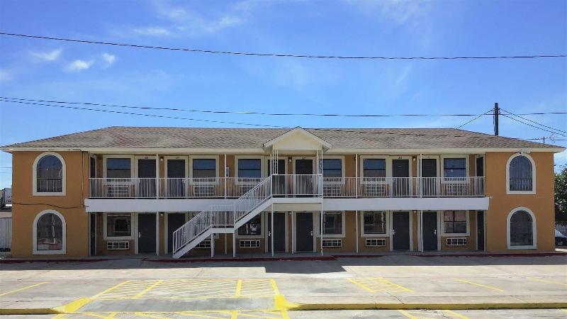 Hwy 59 Motel Laredo Medical Center - photo 5