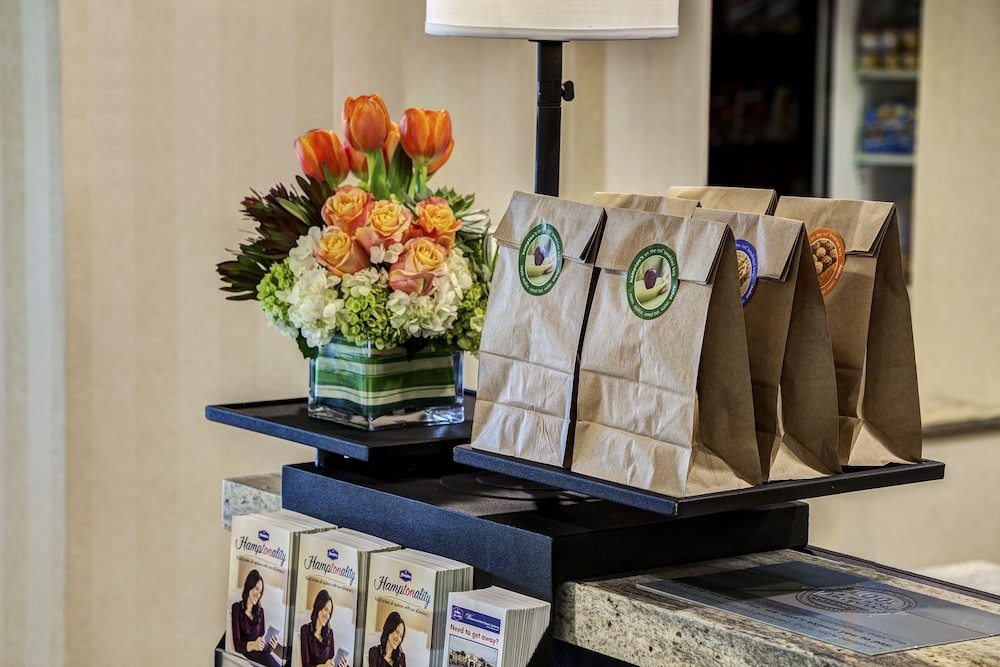 Hampton Inn & Suites Palm Desert - photo 4