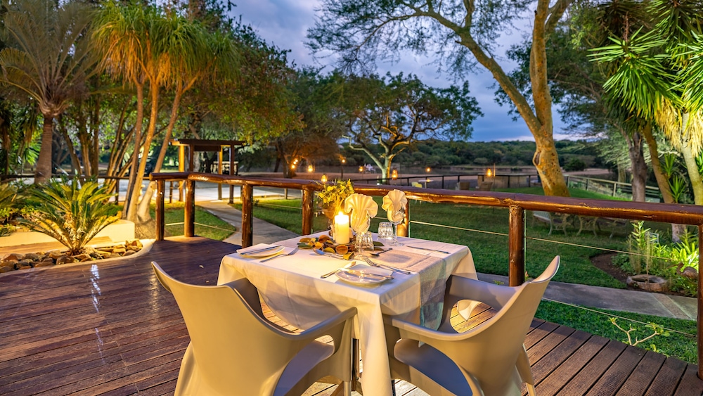 Phelwana Game Lodge — 4-Star Luxury Hotel in Hoedspruit, South Africa