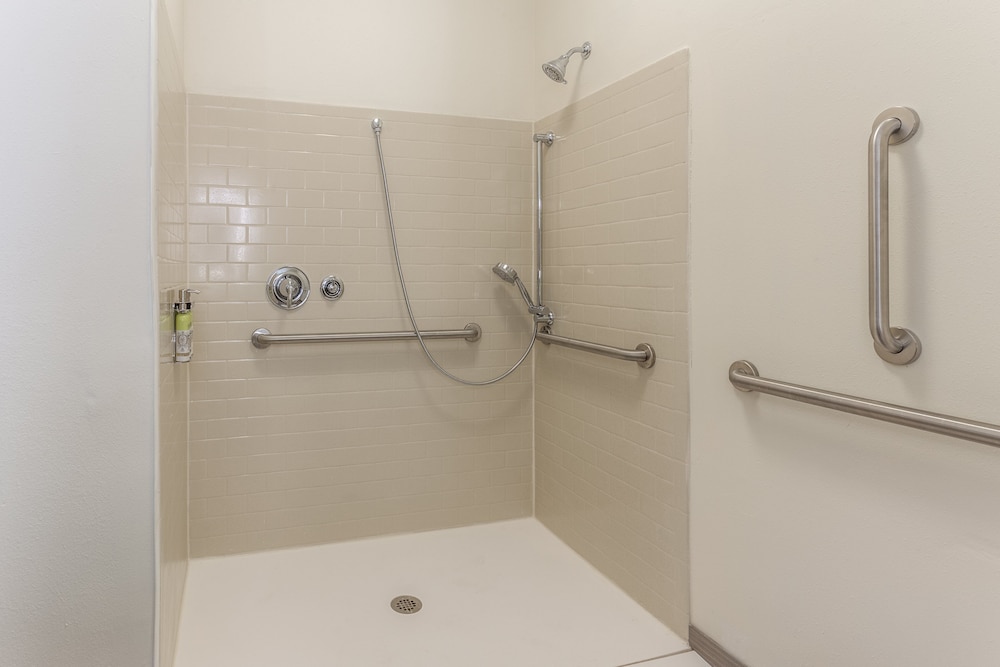 Candlewood Suites Davenport by IHG - photo 16