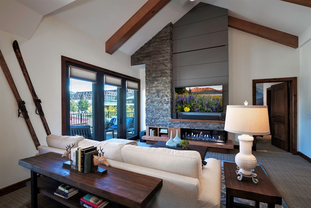 Luxury Two Bedroom Residence Steps From Heavenly Village by RedAwning — 4-Star Luxury Hotel in South Lake Tahoe, United States