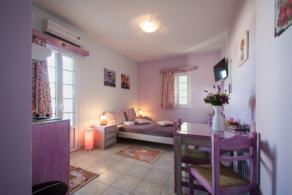 Sole e Mare Traditional Studios in Kythira, Greece