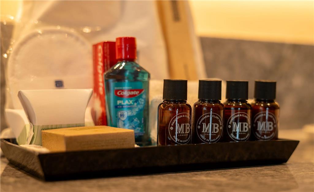 Deluxe Superior and Suites bathroom amenities