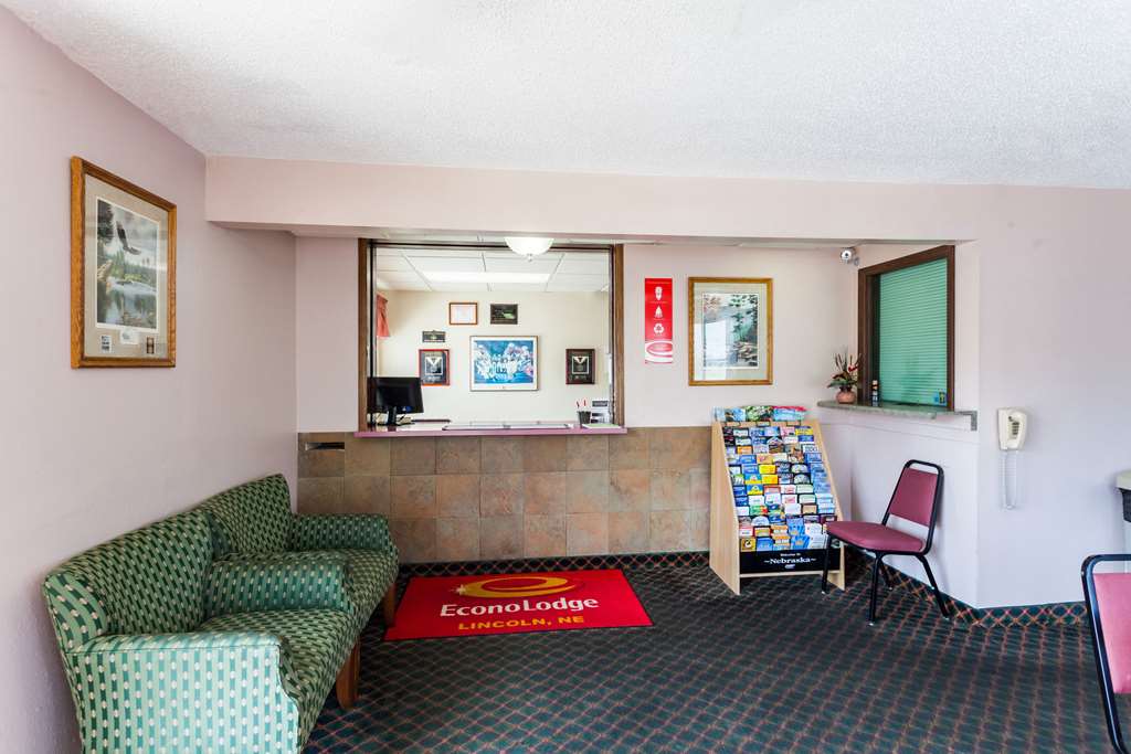 Econo Lodge Lincoln - photo 4