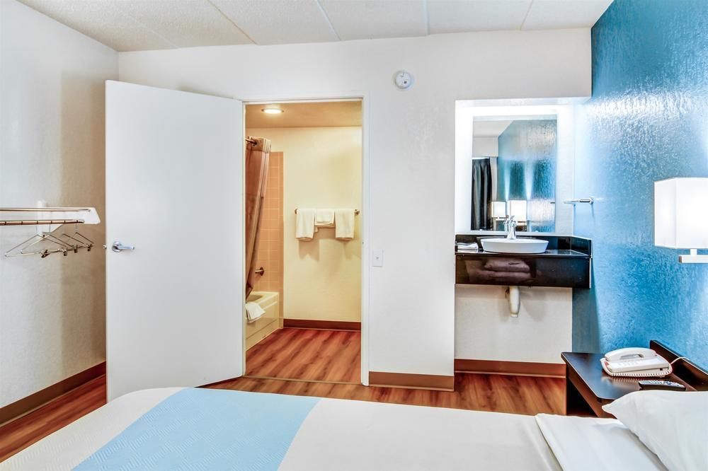 Red Roof Inn Bridgeton - photo 12