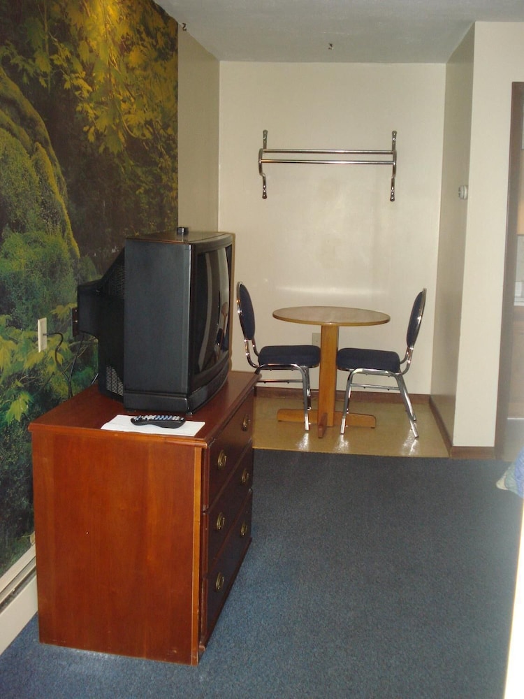 Cedar Grove Motel - photo 21