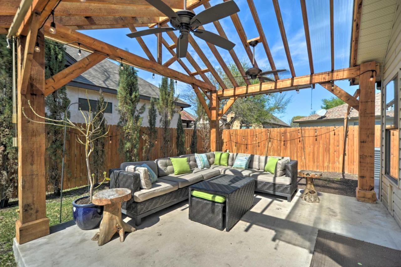 New Braunfels Escape Walk to Gruene Hall - carbon neutral hotel in New Braunfels