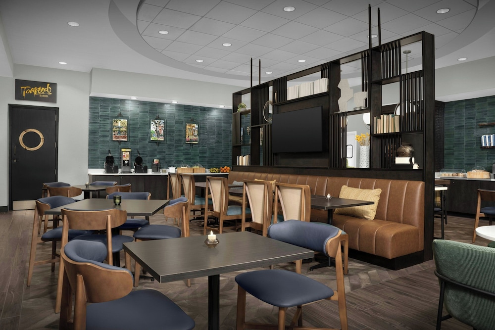 SpringHill Suites Savannah Downtown Historic District - photo 28