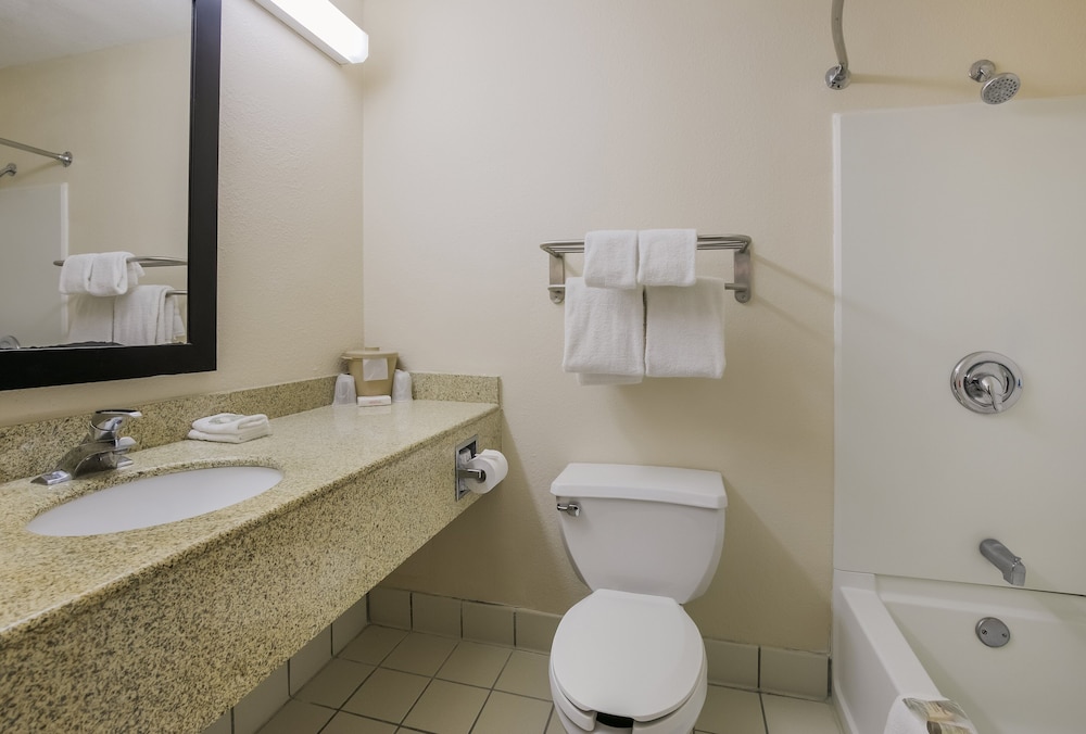Red Roof Inn & Suites Knoxville East - photo 19
