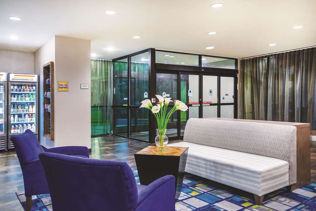 La Quinta Inn & Suites by Wyndham Baltimore S. Glen Burnie - photo 5