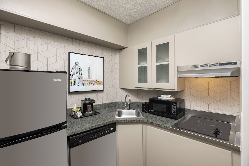 DoubleTree Suites by Hilton Austin Downtown Capitol - photo 15