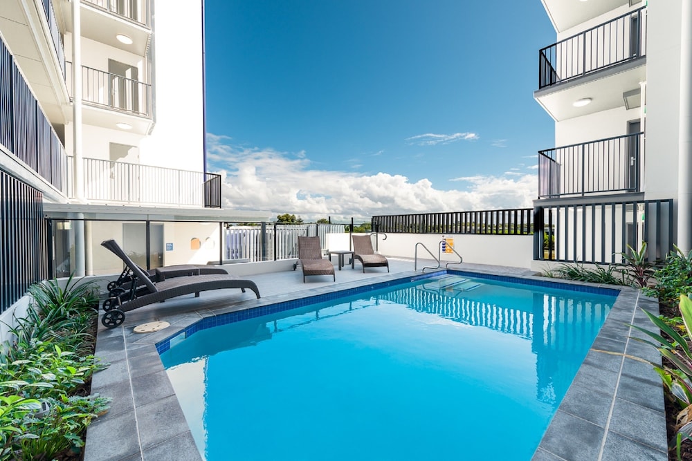 Pacific Sands Apartments — 4-Star Luxury Hotel in East Mackay, Australia