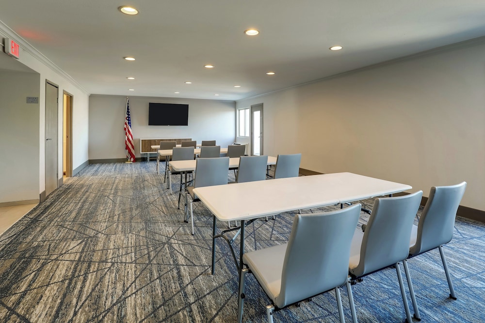 Holiday Inn Express Hotel & Suites Branson 76 Central by IHG - photo 42
