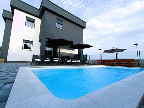 VILLA NIKOLINA Luxury modern villa & swimming pool — 4-Star Luxury Hotel in Vodnjan, Croatia