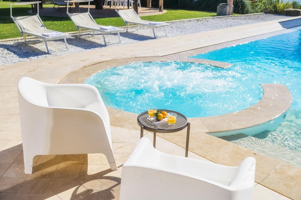 Il Romitoio 12 — 4-Star Luxury Hotel in Castiglion Fiorentino, Italy