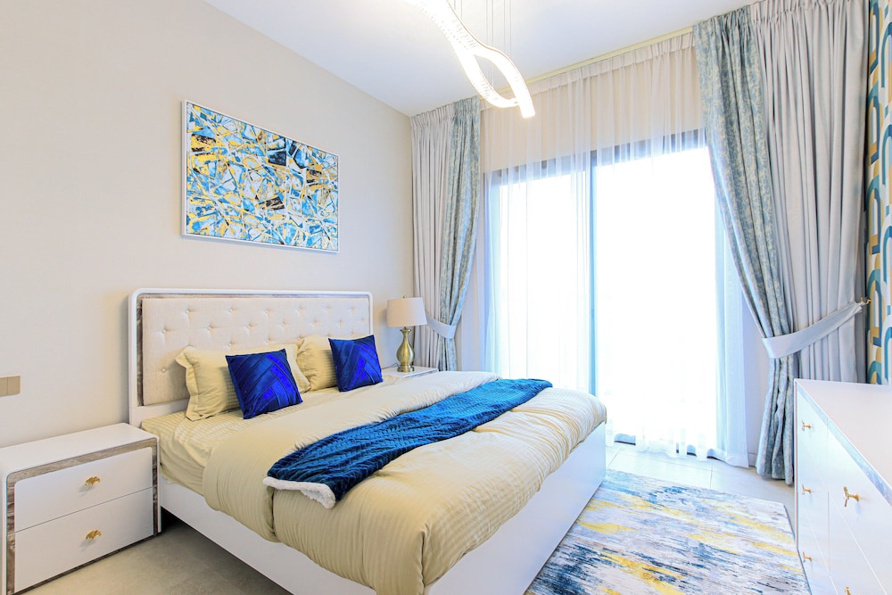 Luxurious and Spacious 2BR Plus Maid Room Eleganz Apt — 4-Star Luxury Hotel in Dubai, United Arab Emirates