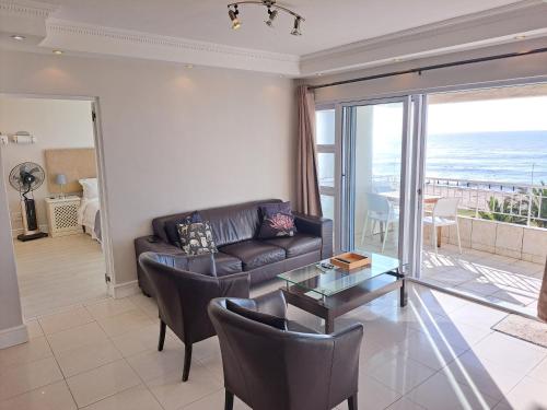 3 Bedroom Sea Facing Family Apartment Cape Town Moullie Point — 4-Star Luxury Hotel in Cape Town, South Africa