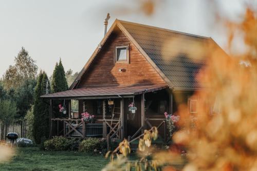 Wichrowa chata - carbon neutral hotel in Joniec