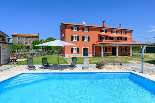 Apartments with swimming pool CASA ROSSA — 4-Star Luxury Hotel in Umag, Croatia