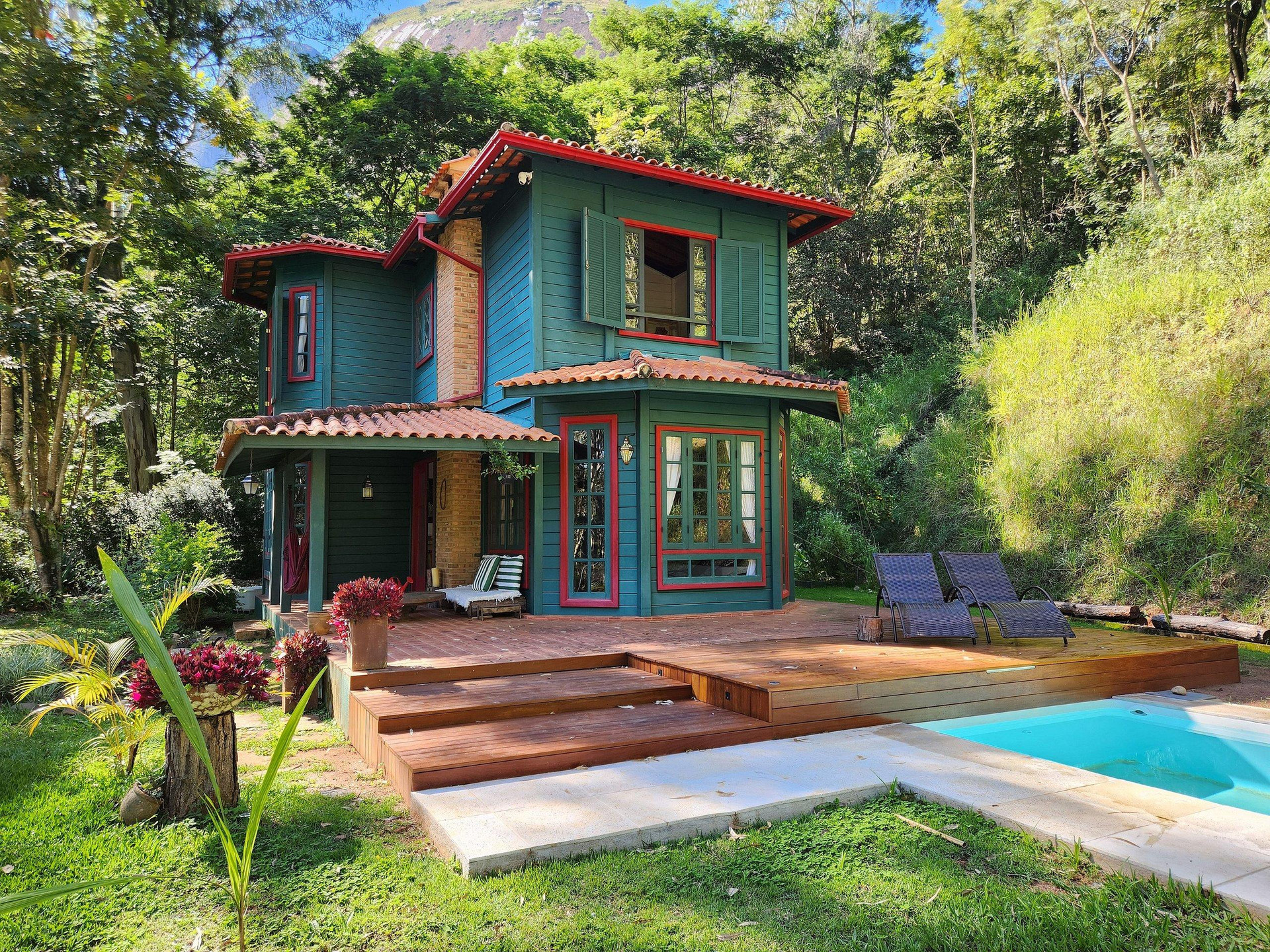 Chale Cantagalo Charme E Romance Piscina — 4-Star Luxury Hotel in Petropolis, Brasil