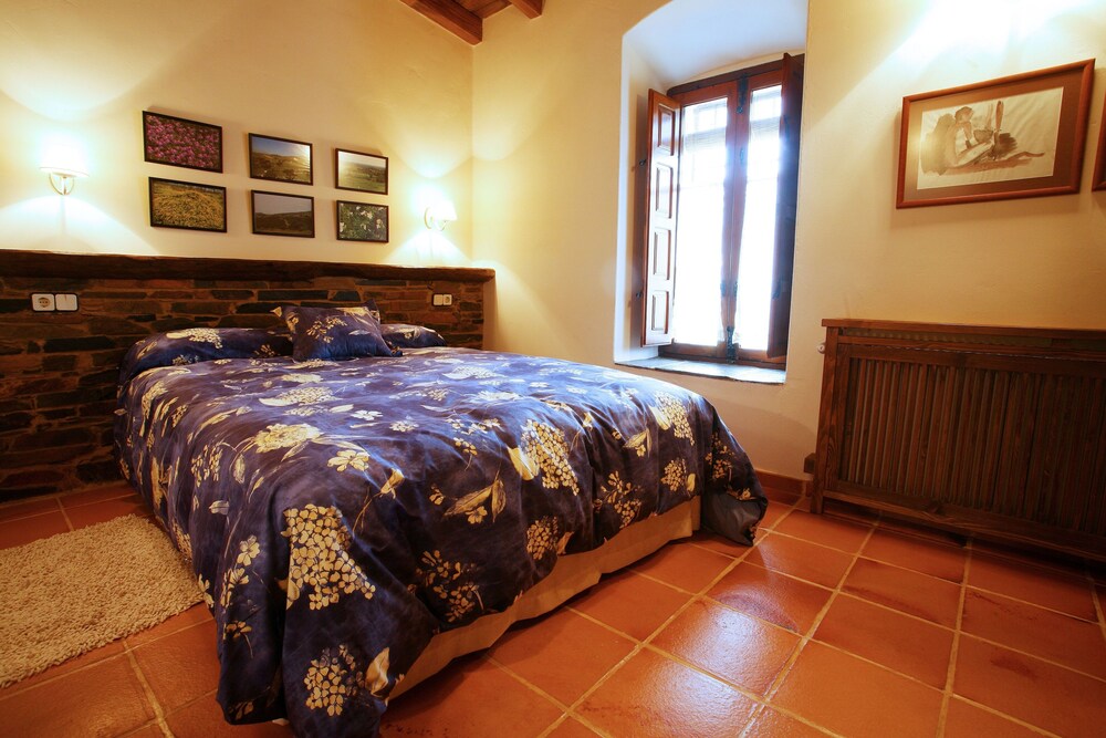 Palacio Viejo de Las Corchuelas — Torrejon El Rubio — photo 5