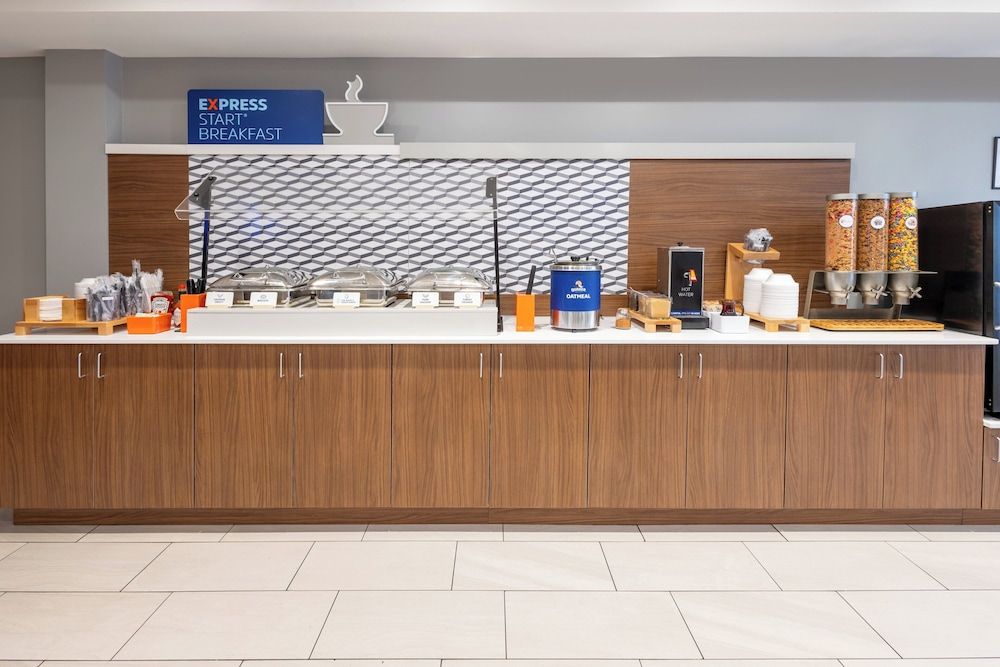 Holiday Inn Express & Suites Flowood by IHG - photo 52