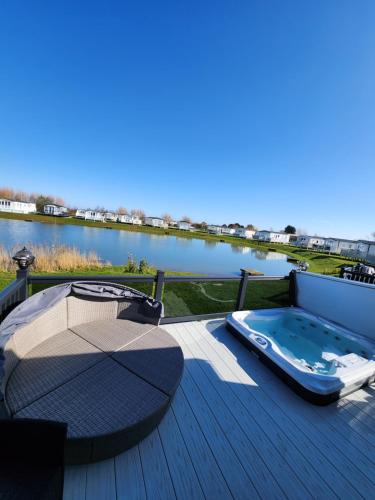 Pinewood Retreat 37 Fishing lake with Hot tub The Grange Mablethorpe in Mablethorpe, United Kingdom