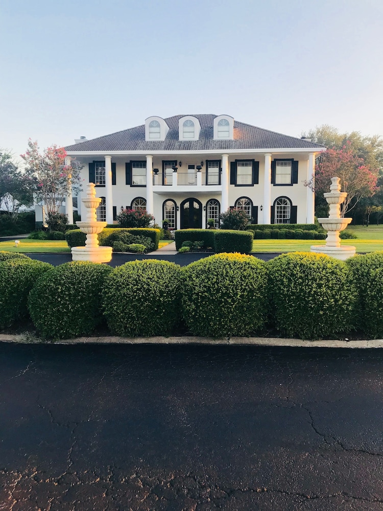 The Plantation House Boutique Inn — 4-Star Luxury Hotel in Pflugerville, United States