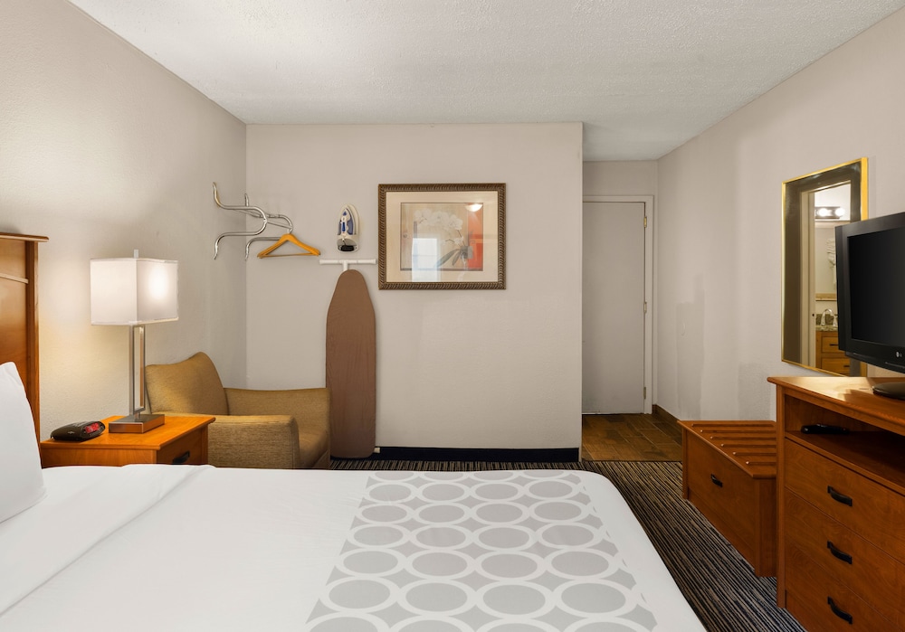 Magnuson Hotel Detroit Airport - photo 16
