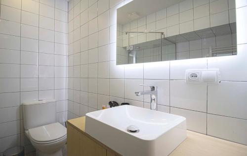 Chic 3BR Apt Near Fabrika By Wehost