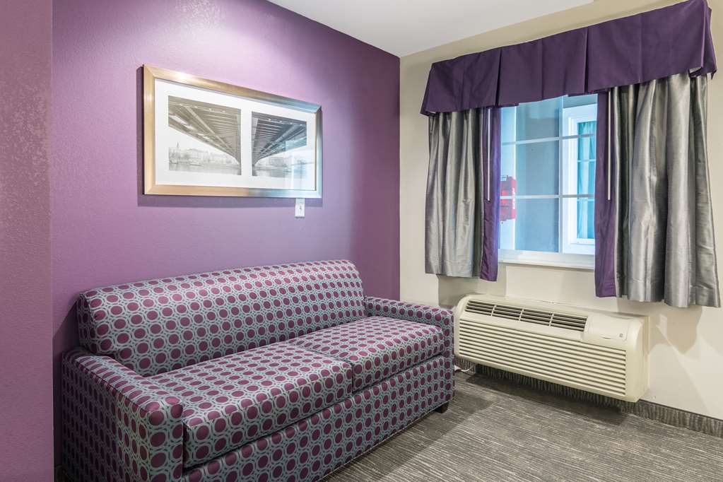 Econo Lodge Inn & Suites North Little Rock near Riverfront - photo 24