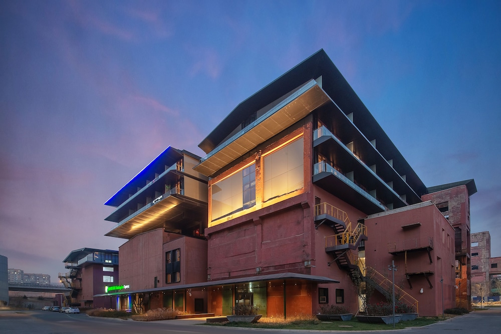 Holiday Inn Express Beijing Shijingshan Parkview by IHG — 4-Star Luxury Hotel in Beijing, People's Republic of China