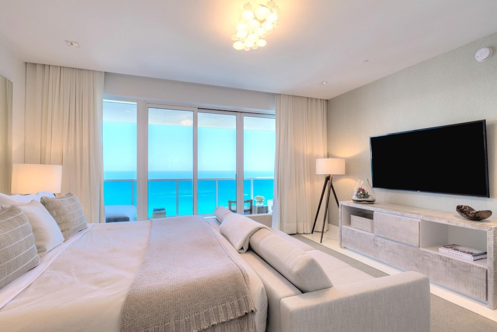 Ultra Luxe Direct Ocean Penthouse at 1 Hotel - photo 5