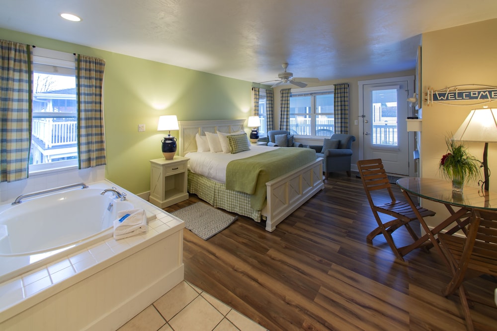 Edgewater Resort - photo 9