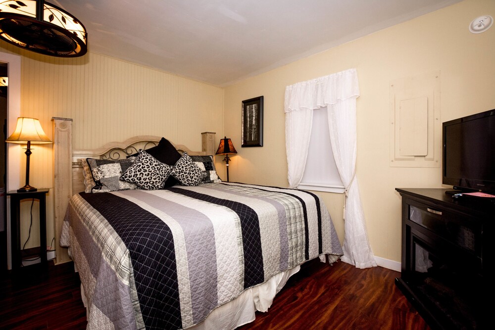 Cottages on Main - photo 20