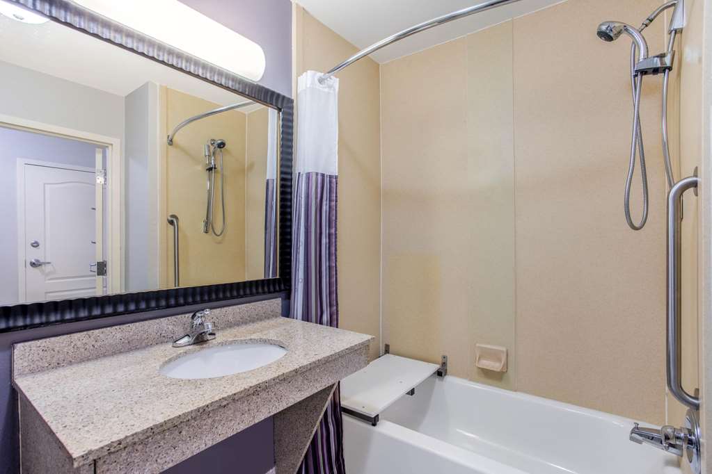 La Quinta Inn & Suites by Wyndham Fultondale Birmingham N - photo 11