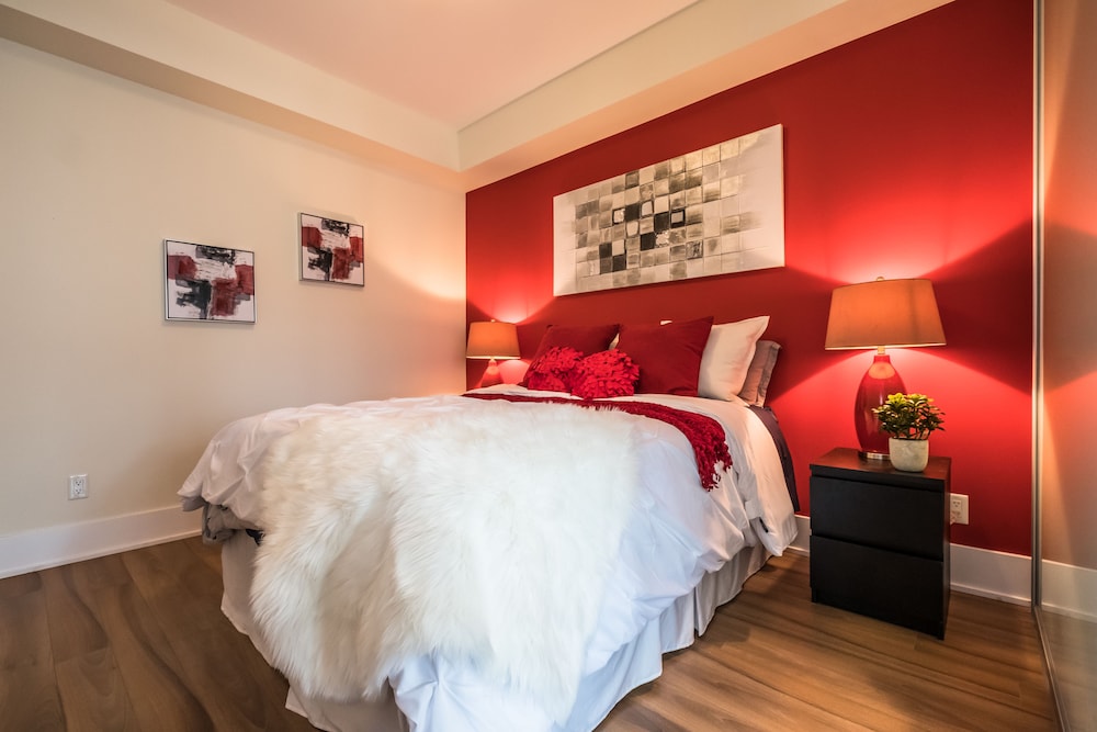 QuickStay Ultra Luxury on Front St. — 4-Star Luxury Hotel in Toronto, Canada