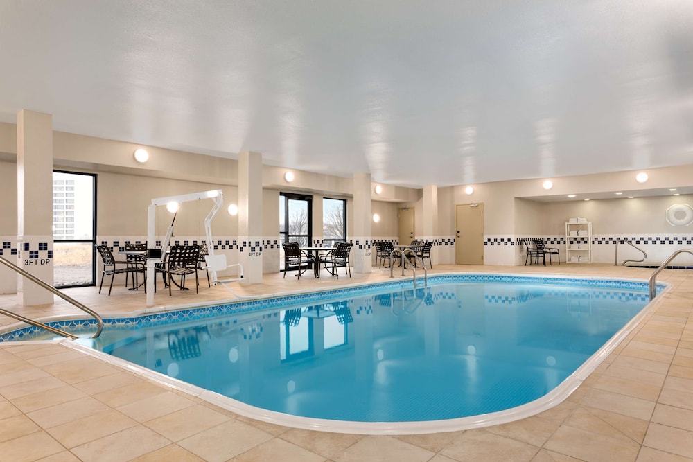 Hampton Inn Wichita East - photo 17