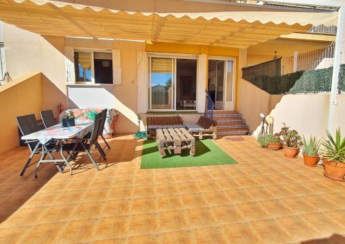 Amplia Terraza con Piscina Garaje y Aire Acondicionado by Aloha Palma — 4-Star Luxury Hotel in Aguilas, Spain