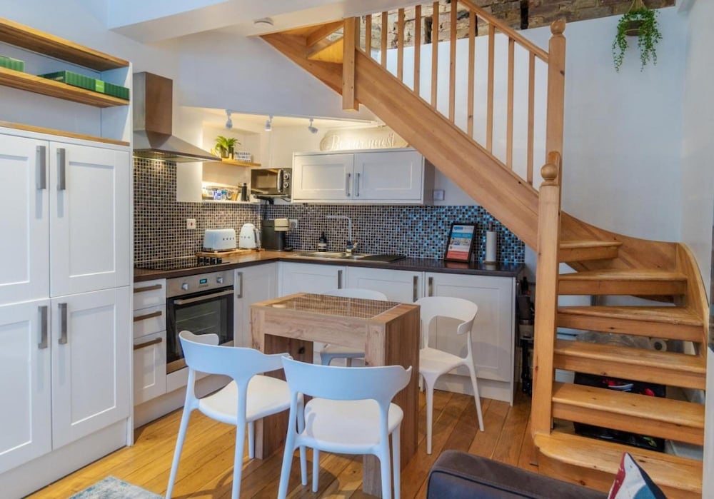 Talbot Lane Cottage Horsham By My Getaways 17839253 — Horsham