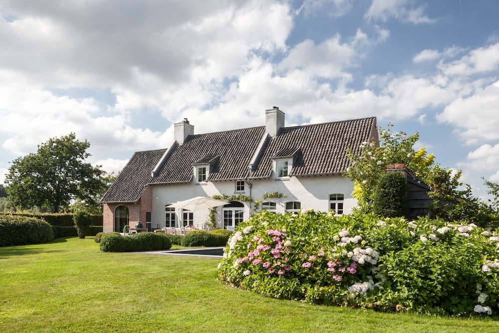 B&B De Lievde — 4-Star Luxury Hotel in Lovendegem, Belgium