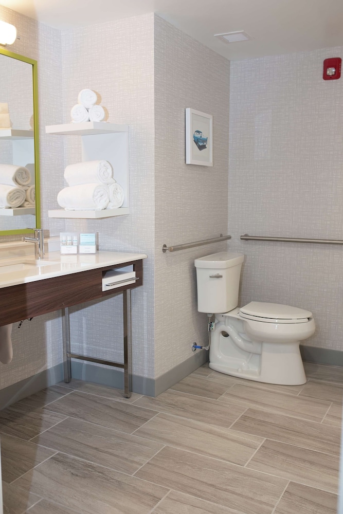 Hampton Inn & Suites Dundee - photo 32