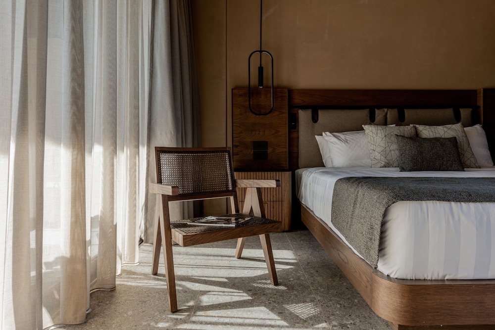 Pnoe Breathing Life in Hersonissos, Greece